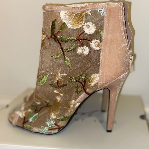 Sexy Fun Stylish Booties - Picture 4 of 4